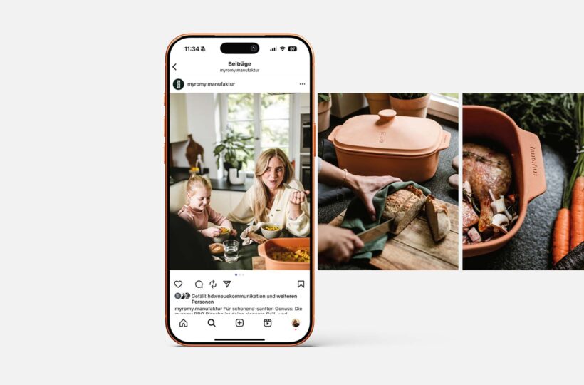 Ein Telefon zeigt einen Instagram-Post von einer Frau und einem Kind, die an einem Tisch essen. Neben dem Telefon sind Bilder zu sehen, die barrierefreies Tonkochgeschirr im Einsatz zeigen - eine Hand, die Brot schneidet, und ein gebratenes Gericht mit Gemüse, alles schön präsentiert.