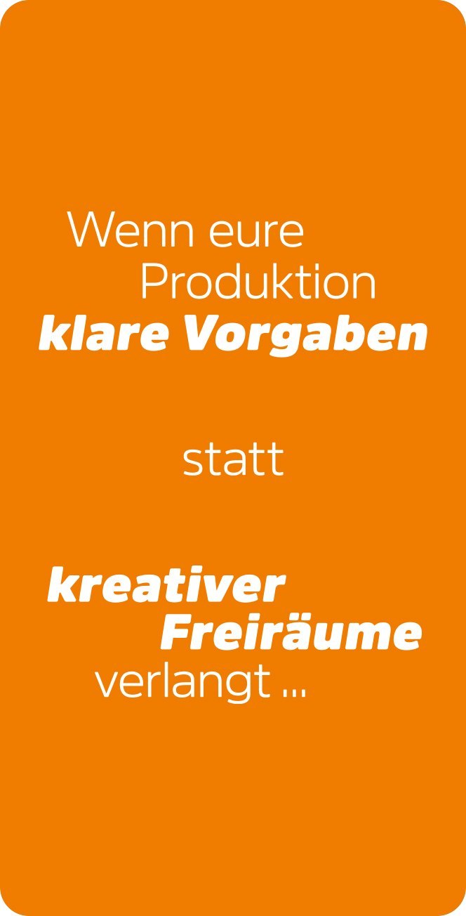 Oranger Hintergrund mit weißem und fettgedrucktem weißem Text in Deutsch: Wenn eure Produktion klare Vorgaben statt kreativer Freiräume verlangt ... Perfekt für die Produktkampagne für Minitec Werkerassistenzsysteme.